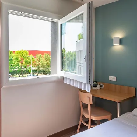 B&B Hotel Montauban Отель